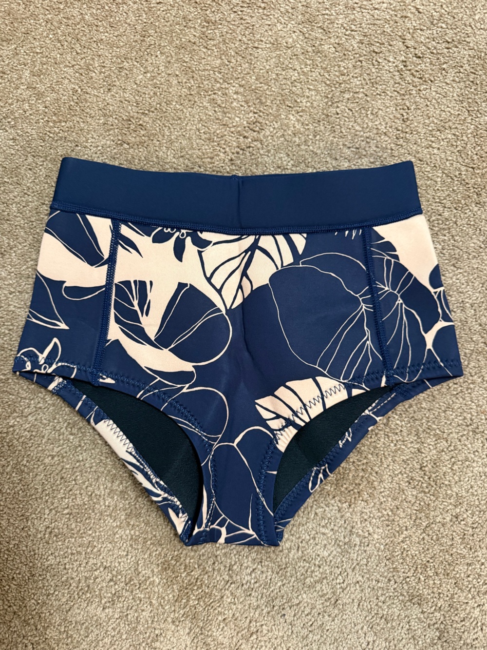 Patagonia Women's R1 Lite Yulex Surf Shorts Form-Fitting Valley Flora NWT Size 8